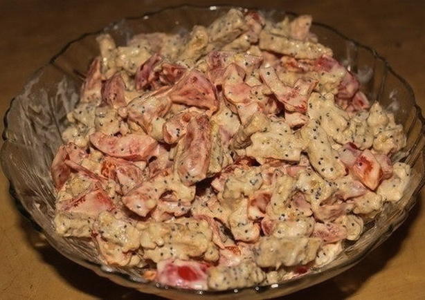 Smoked chicken salad with tomatoes and cheese