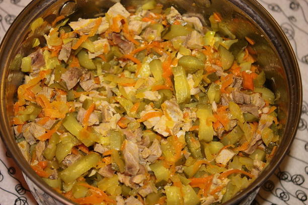 Salad with chicken, pickles, carrots and onions