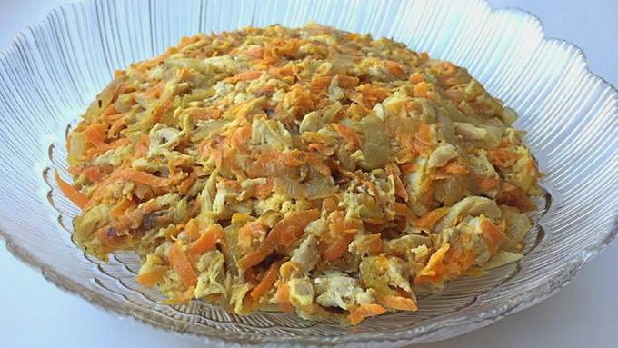 Obzhorka salad with chicken, pickles, carrots and onions