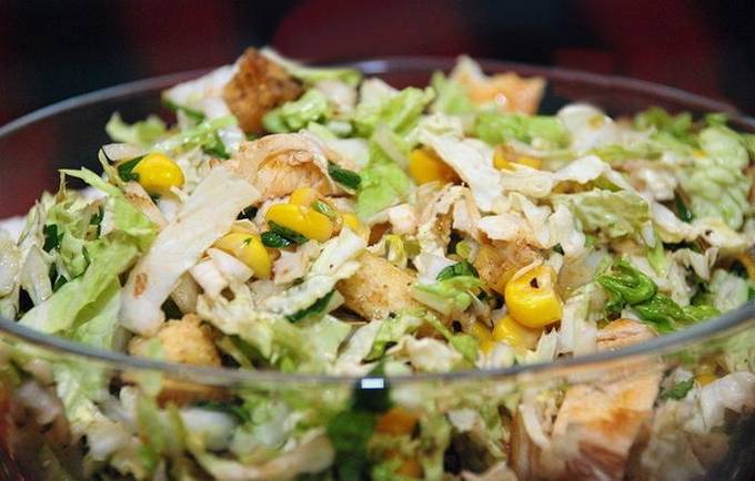 Salad with smoked chicken, Chinese cabbage and croutons