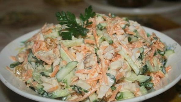 Smoked chicken salad with fresh cucumber and Korean carrots