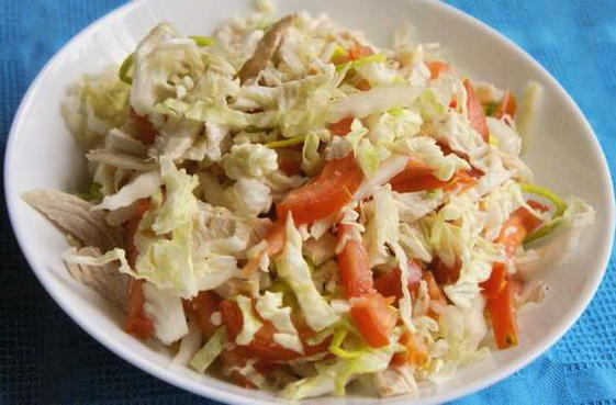 Smoked chicken salad with tomatoes and Chinese cabbage