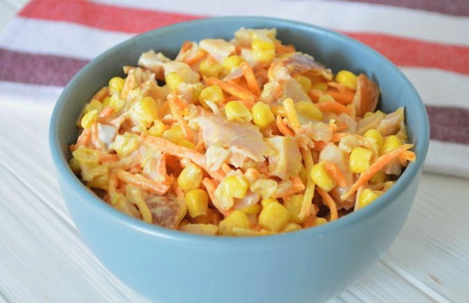 Smoked chicken salad with Korean carrots and corn