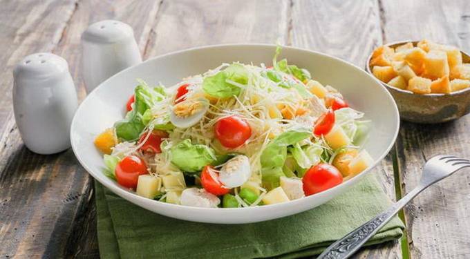 Salad with chicken, cheese, egg and croutons