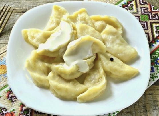 Dumplings with raw potatoes and salted lard