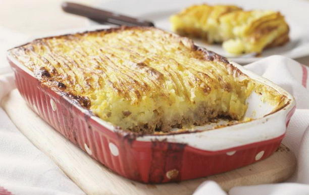Casserole with mashed potatoes, minced meat and sour cream