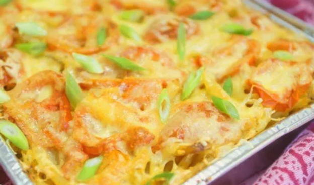 Casserole with minced chicken and pasta