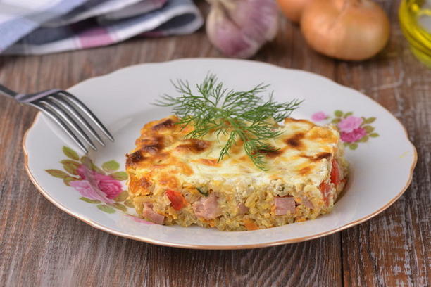 Casserole with ham, rice and tomatoes