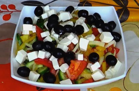 Greek chicken salad at home
