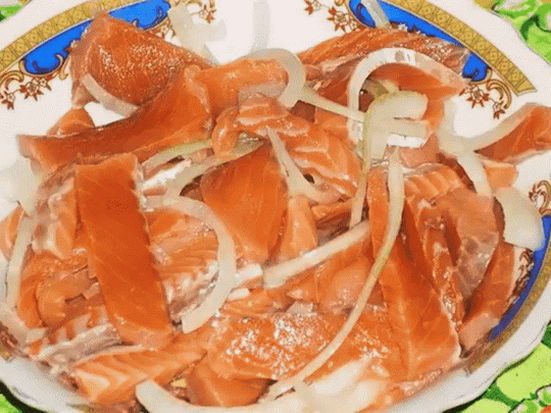 How to pickle pink salmon with onions