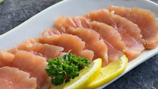 Salted pink salmon under the dry method