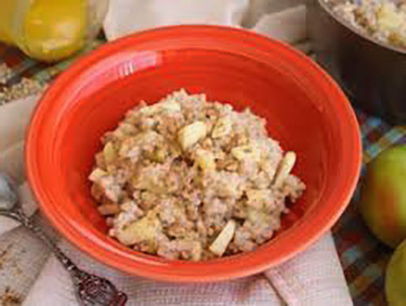 Wheat porridge with apples