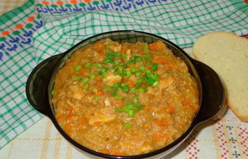 Wheat porridge with chicken in a slow cooker