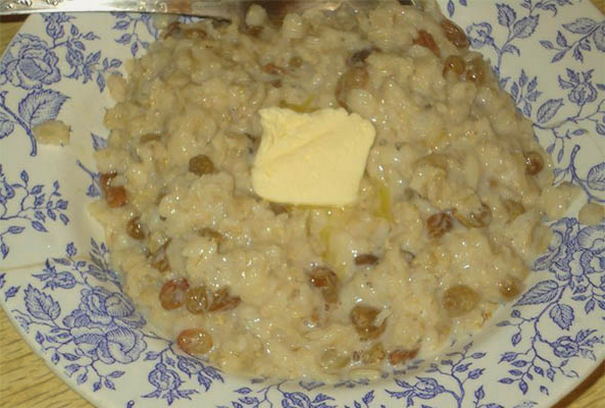 Hercules porridge with raisins