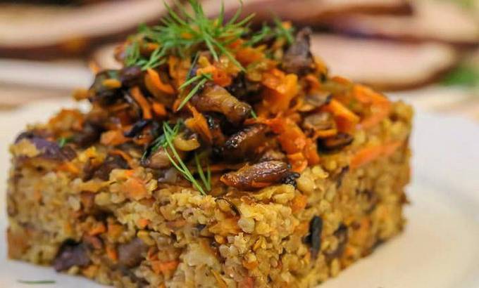 Wheat porridge on water with meat