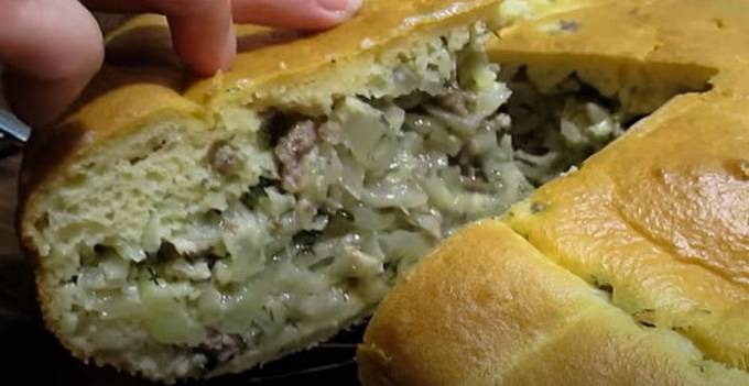 Jellied milk pie with cabbage and minced meat in the oven