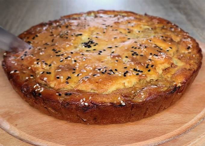 Whipped cabbage jellied pie with sour cream