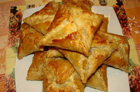 Puff pastry envelopes with mushrooms