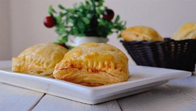 Puff pastry envelopes with minced meat