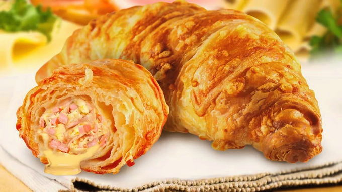 Croissants with sausage and puff pastry cheese