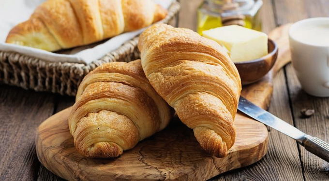 Croissants with cheese made from ready-made puff pastry