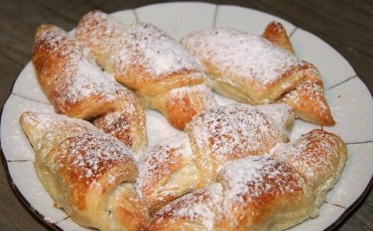 Puff pastry cinnamon croissants