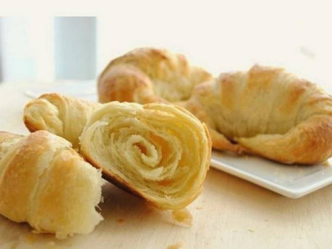 Croissants from ready-made puff pastry dough