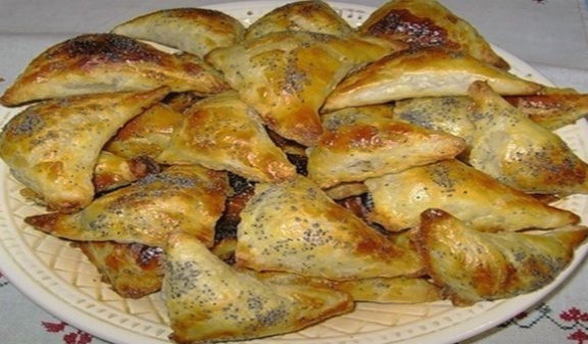 Samsa with potatoes and mushrooms