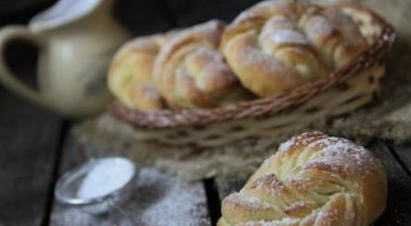 How to make beautiful buns from yeast dough with sugar