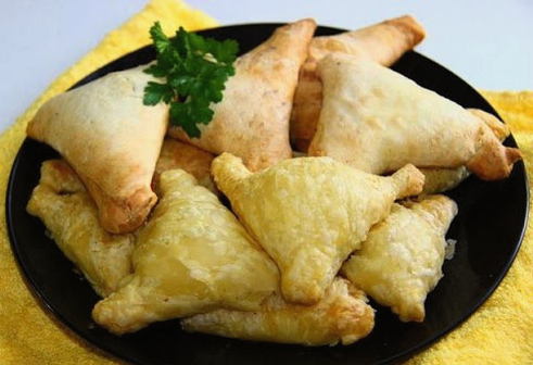 How to cook samsa with minced puff pastry at home