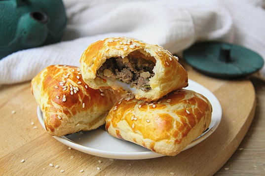 Samsa with minced puff pastry in the oven