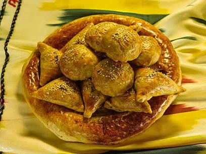 Puff pastry samsa with chicken and onions