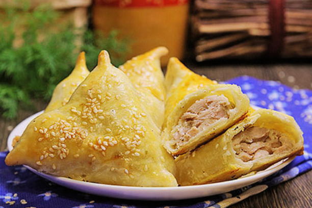 Samsa with chicken from puff yeast-free dough