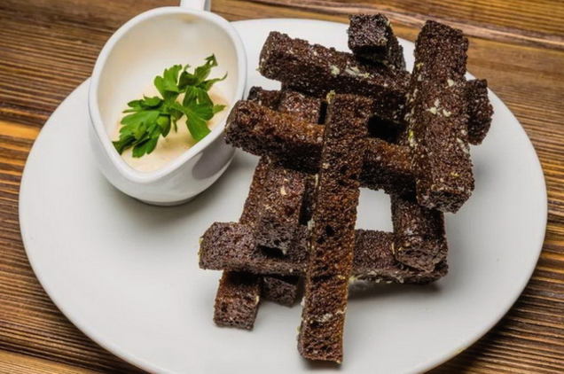 Garlic croutons from Borodino bread in a pan