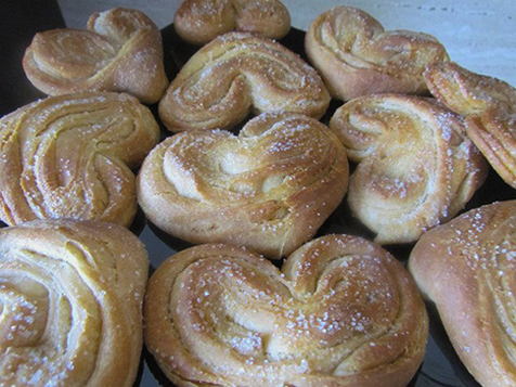 Buns Hearts from yeast dough