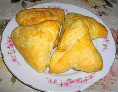 Uzbek samsa with puff pastry meat