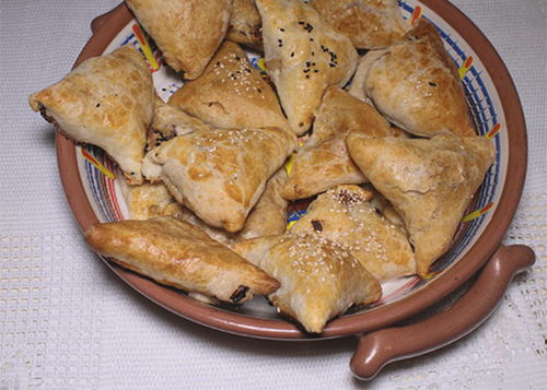 How to sculpt samsa with a triangle of puff pastry