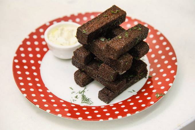 Deep-fried garlic croutons