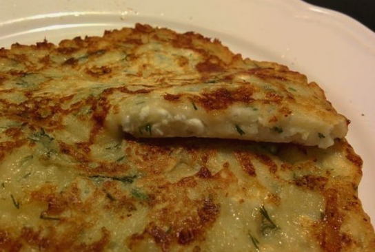 Cheese-curd cakes with herbs in a pan