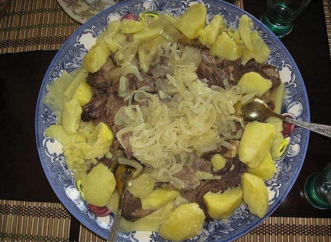 Lamb beshbarmak with potatoes