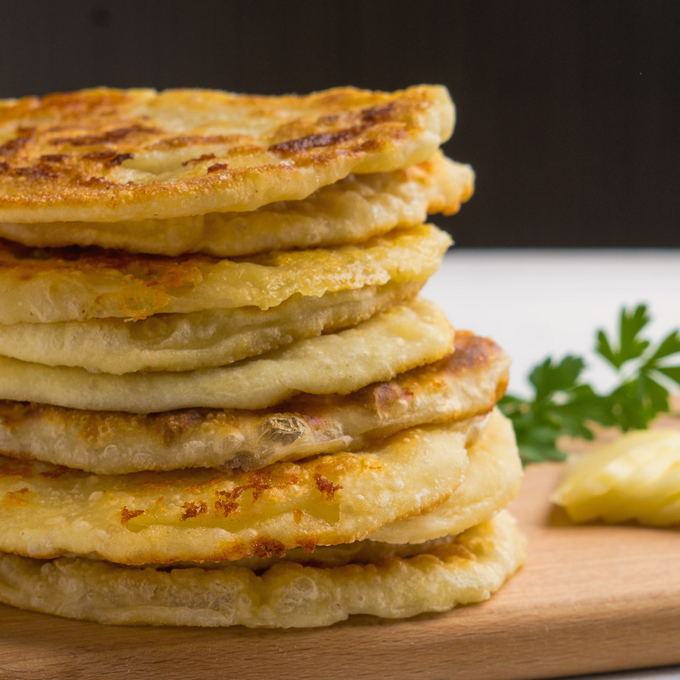 Puff pastries with cheese in the oven