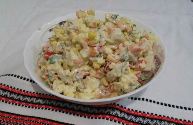 Chicken, pineapple, pepper and apple salad