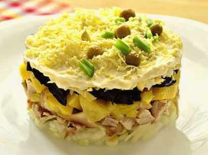 Smoked chicken salad with pineapple and prunes