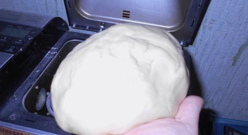 Pizza dough without yeast in a bread maker