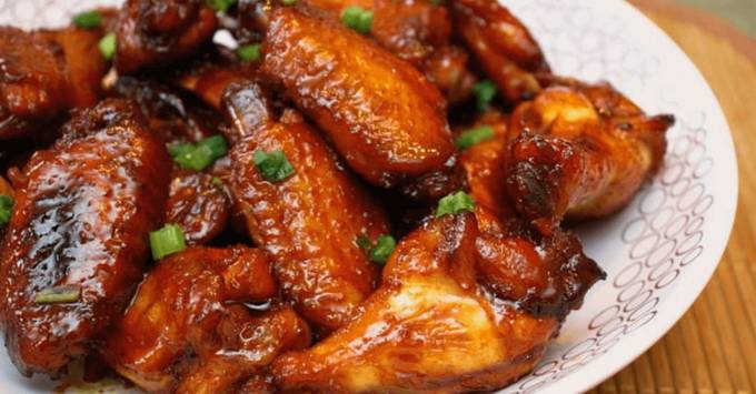 Wings in soy sauce with sesame seeds in a pan