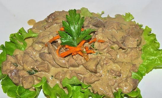 Chicken liver in cream and sour cream