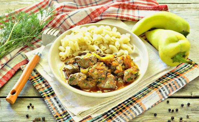 Chicken liver with bell pepper and onion