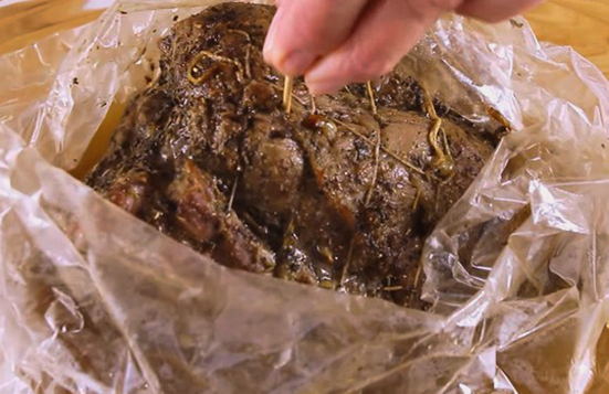 How to bake a piece of pork in the oven without foil