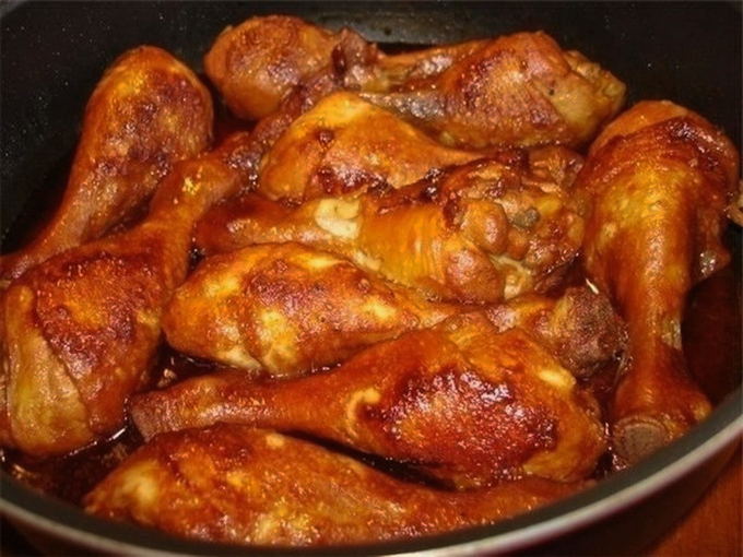 Chicken legs in soy sauce, honey and mustard in the oven