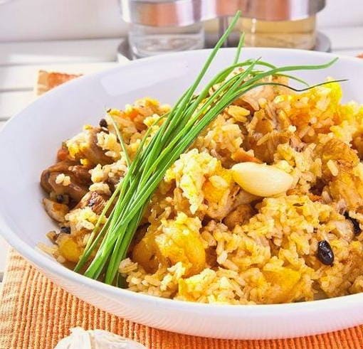 Pilaf with chicken and dried fruits